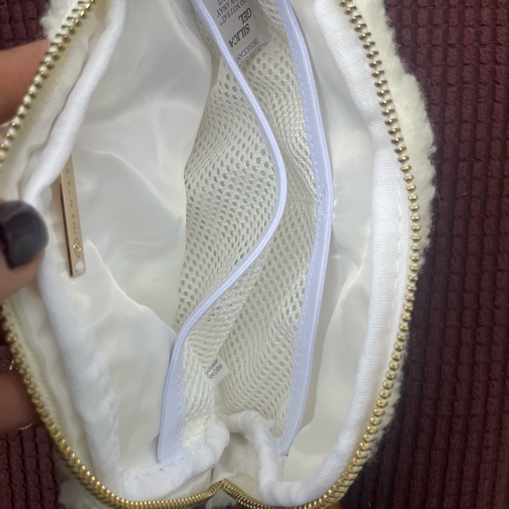 Brand new Fleece Cream hip bag / fanny pack / bum bag w/Rose Gold strap- Darling - Picture 5 of 5